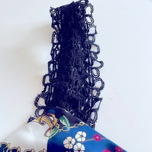 Elliatt Floral Lace Trim Crop Top - Blue and White - Picture 4 of 11